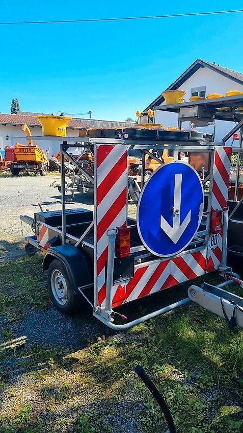 Nissen Absperrtafel VZ616 Sperrwand Verkehrsleittafel Verkehrsleitanhänger Verkehrssicherungsanhänger Leitanhänger Horizont Verkehrssicherung VLT VWT